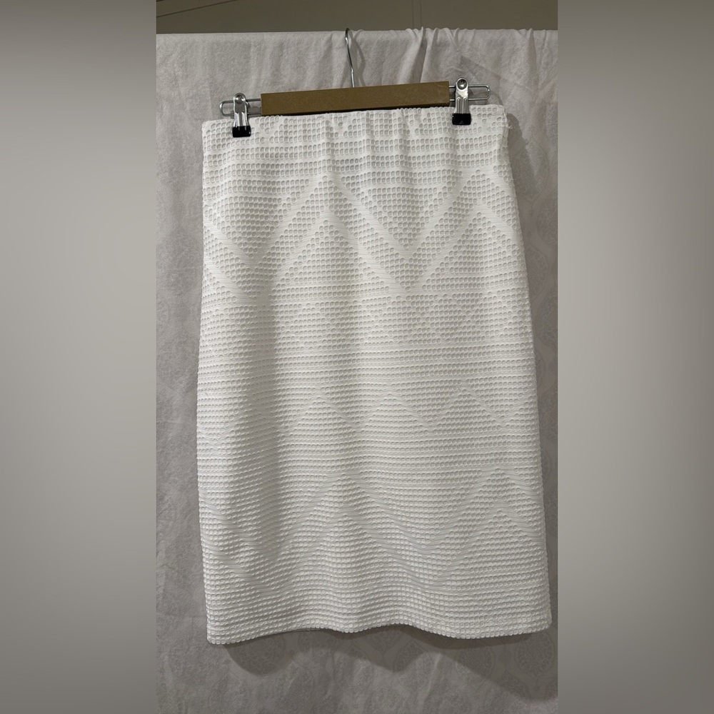 Elegant White Textured Skirt